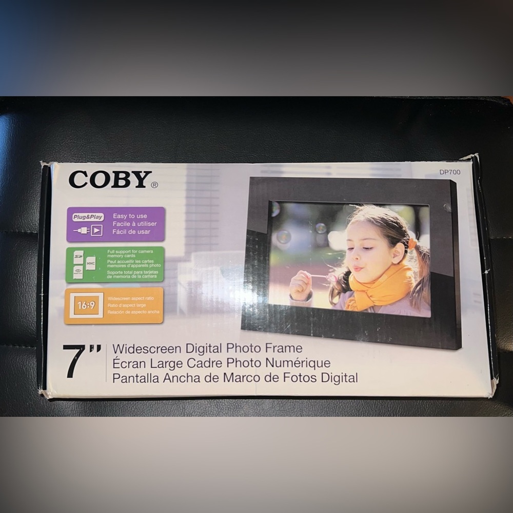 COBY WIDESCREEN DIGITAL PHOTE FRAME